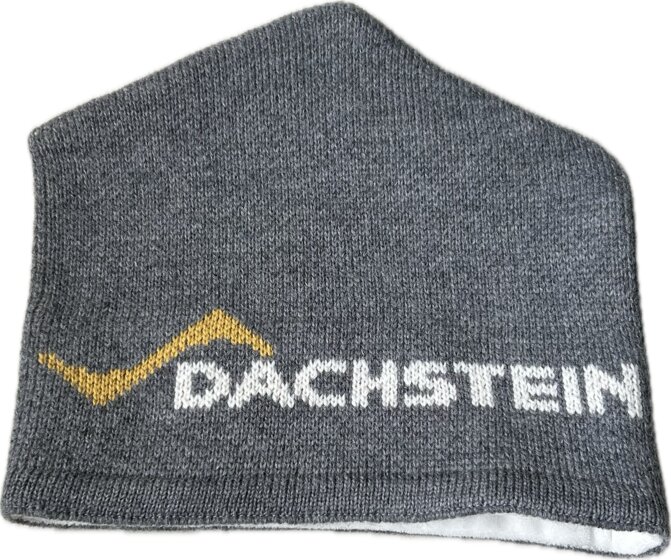 Grey knitted beanie with yellow zigzag and white Dachstein lettering on flat surface | © Planai-Hochwurzen-Bahnen Gesellschaft m.b.H.