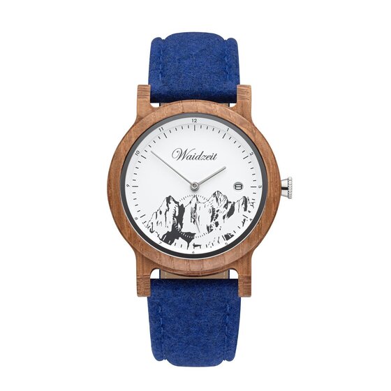 Wristwatch with wooden case, white dial, black mountain motif and blue felt strap on white background | © Planai-Hochwurzen-Bahnen Gesellschaft m.b.H.