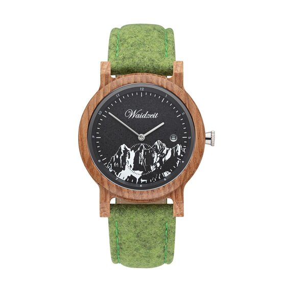 Wristwatch with wooden case, black dial, white Dachstein motif and green felt strap on white background | © Planai-Hochwurzen-Bahnen Gesellschaft m.b.H.
